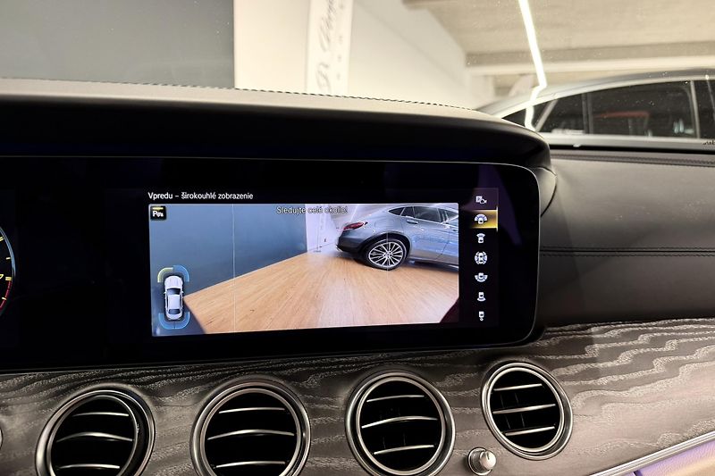 Mercedes-Benz Třídy E (2021) E 63s AMG 4Matic+ V8 Biturbo - fotka 123 z 124