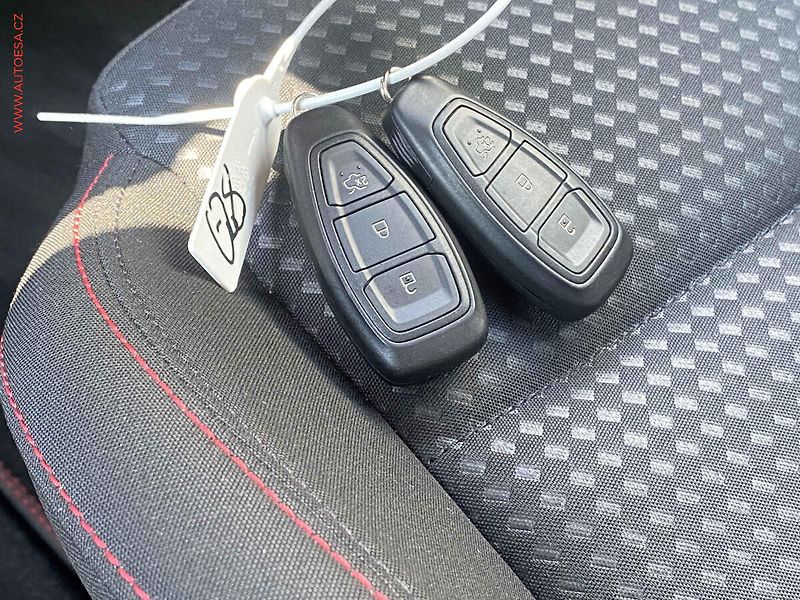 Ford Focus (2020) 1.0 EB, ST-Line, LED, navi - fotka 19 z 20