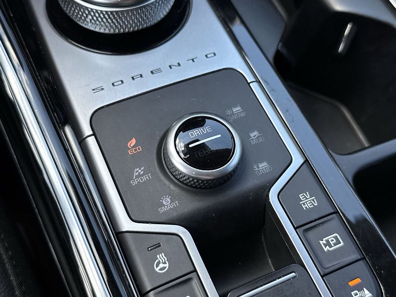 Kia Sorento (2021) 1.6 T-GDi PHEV 4x4 Automat 7mí - fotka 25 z 35