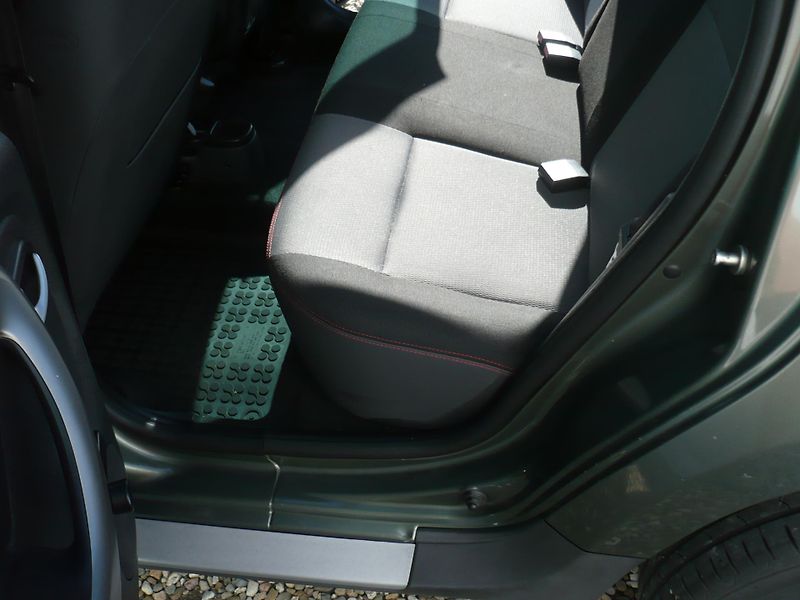 Dacia Duster 1.6i 77Kw 4x4 Klimatizace - fotka 23 z 26