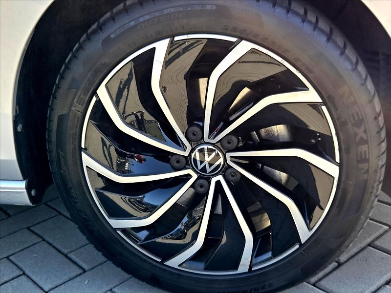 Volkswagen Golf 1,5 TSi 96kW Life ČR 1.maj Neh - fotka 20 z 22