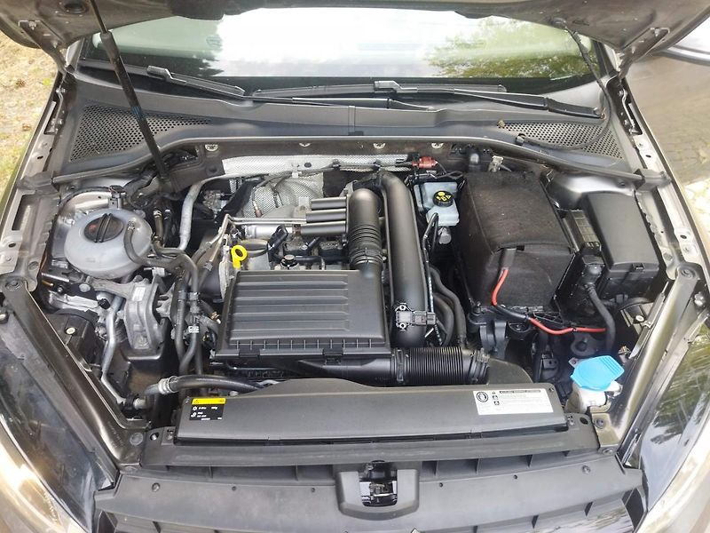 Volkswagen Golf (2016) VII. 1.2 TSI / 81 kW, GPS, - fotka 10 z 36
