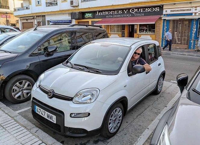 Půjčení auta v zahraničí může výrazně zpříjemnit dovolenou, ale také přinést nečekané komplikace.