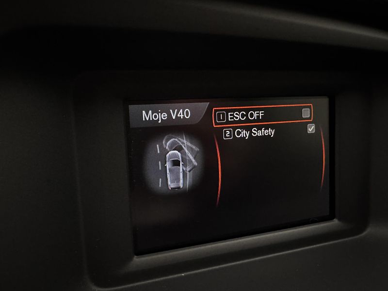 Volvo V40 T2 KINETIC CZ 1.maj REZERVACE - fotka 33 z 40