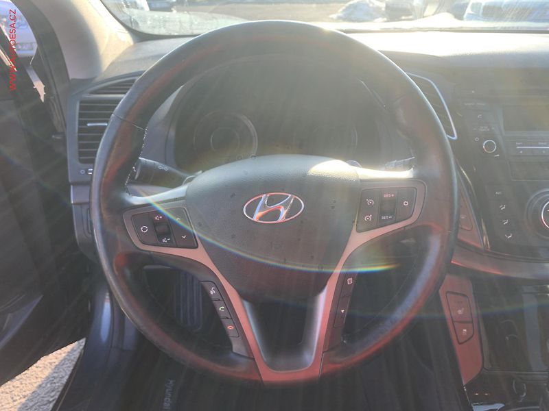 Hyundai i40 (2015) 1.7 CRDi, Automat - fotka 13 z 17