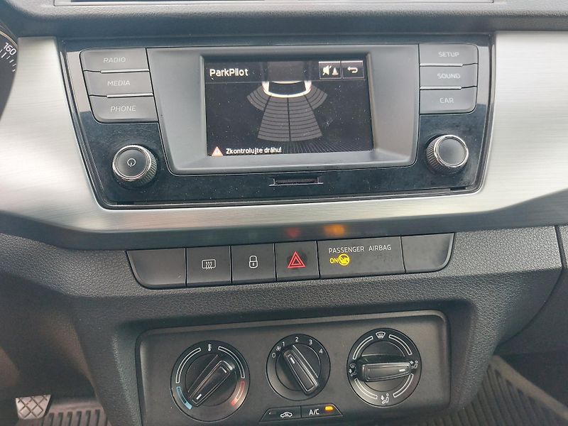 Škoda Fabia (2018) 1,4 TDi 66kw Ambition ČR 1.maj - fotka 14 z 19