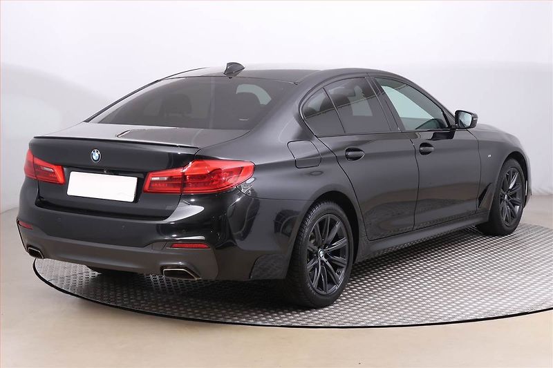 BMW Řada 5 (2019) M Sport 540i xDrive - fotka 5 z 22