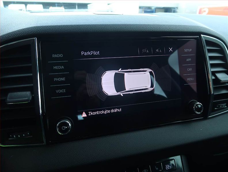 Škoda Karoq (2019) 2.0 TDI, 4X4, Tempomat - fotka 19 z 22