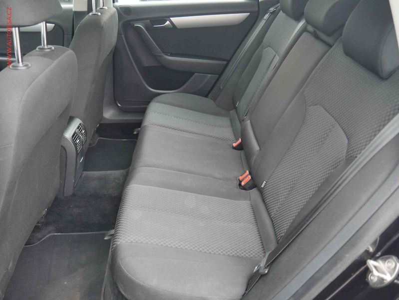 Volkswagen Passat (2011) 1.4TSi, AC, tempo, navi - fotka 10 z 13