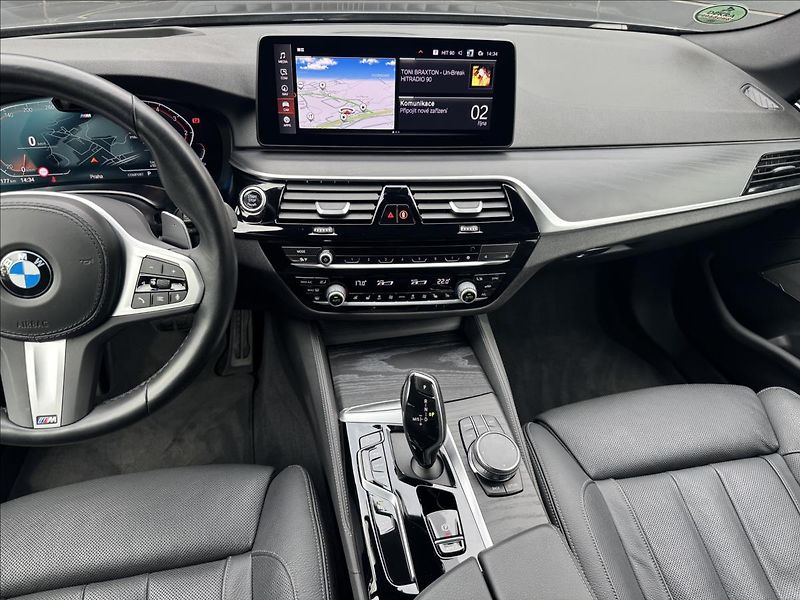 BMW Řada 5 3,0 540d xDrive M-Packet ČR DP - fotka 18 z 36