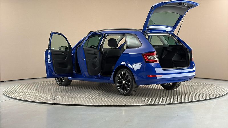 Škoda Fabia 1.0 TSI Black Combi - fotka 7 z 23