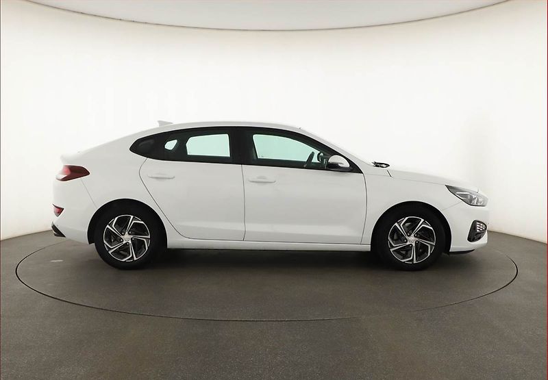 Hyundai i30 (2021) 1.0 T-GDI, ČR,1.maj - fotka 6 z 18