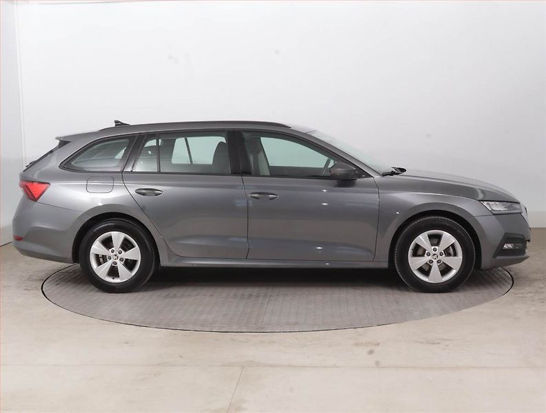 Škoda Octavia (2022) 2.0 TDI, Automat, Serv.kniha - fotka 6 z 16