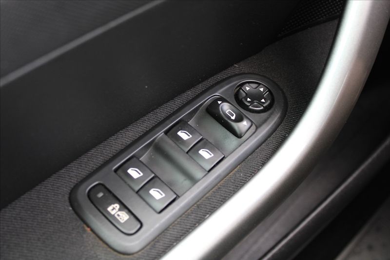 Peugeot 308 1,6 i  NOVÉ V ČR,1.MAJITEL - fotka 11 z 26