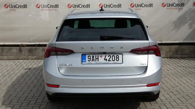 Škoda Octavia Combi 2,0 TDI Style 4x4 DSG 11 - fotka 4 z 25
