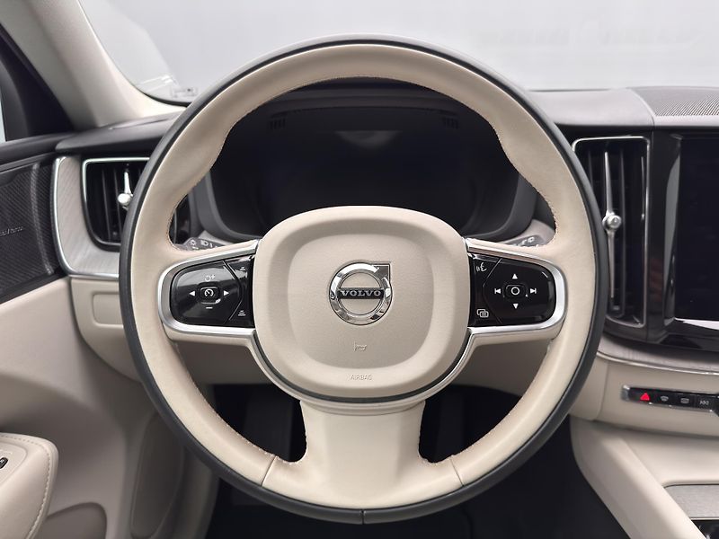 Volvo XC60 B4 AWD BRIGHT PLUS CZ 1.maj - fotka 3 z 51