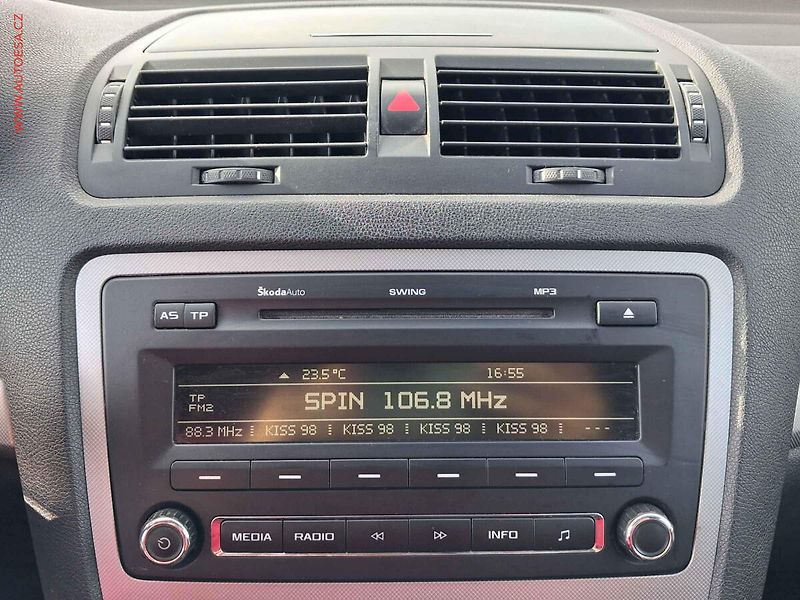 Škoda Octavia (2012) 2.0 TDi, ČR, AC, park.čidla - fotka 13 z 20