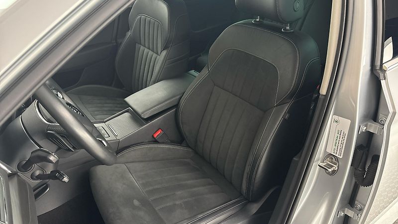 Škoda Superb 2.0 TDI DSG Style Combi - fotka 15 z 28