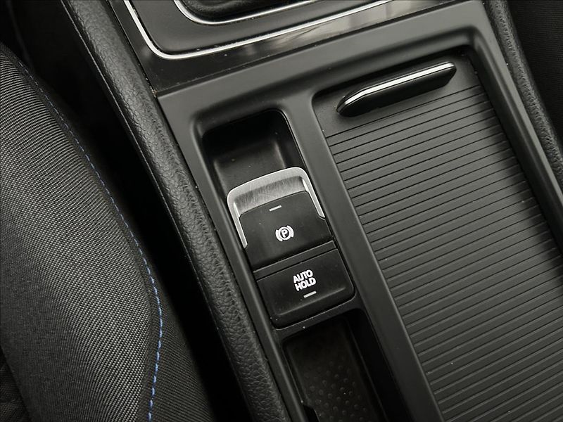 Volkswagen Golf 1,6   TDI 85kW,JOIN,TAŽNÉ,SERV - fotka 23 z 30