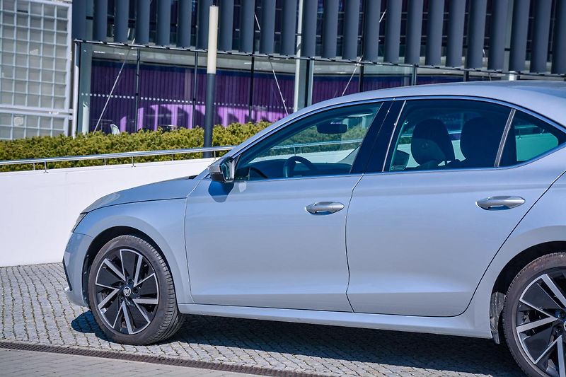 Škoda Octavia Style Plus Navigace 18 kola ČR - fotka 60 z 76