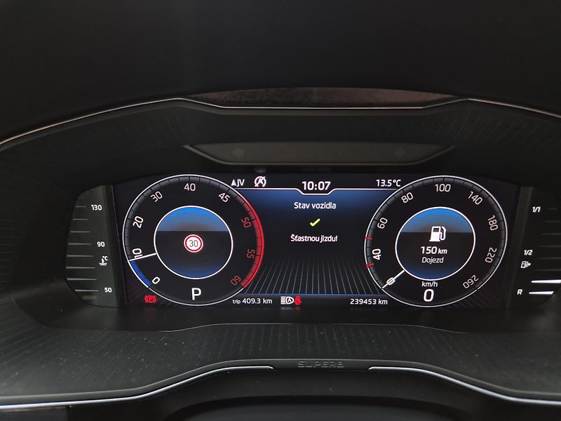 Škoda Superb Combi 2,0TDi 110kw DSG 17ALU - fotka 53 z 53