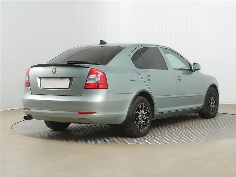 Škoda Octavia (2010) Elegance 1.6 TDI, oblíbený vůz - fotka 4 z 13