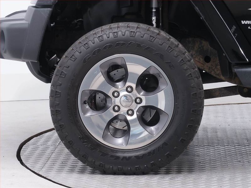 Jeep Wrangler (2018) 3.6 V6 - fotka 14 z 20
