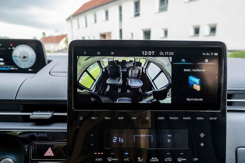 Auto jsem zatím mohl vyzkoušet pouze na hodinu