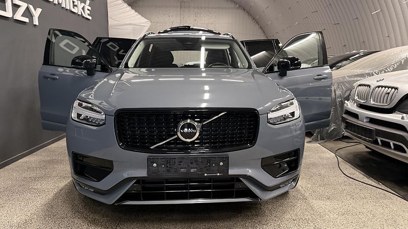 Volvo XC90 (2022) B5 ,ČR, REZERVOVÁNO - fotka 28 z 72