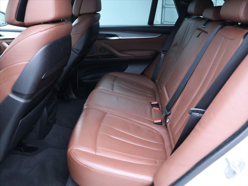 BMW X5 3,0 40d 230kW xD CZ M Paket DP - fotka 14 z 42
