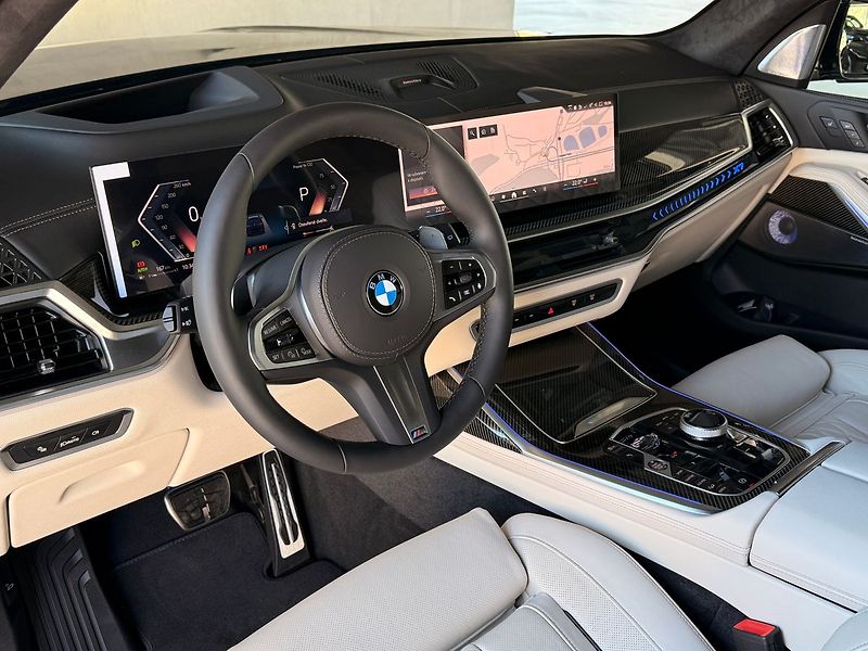BMW X7 40d xDrive, B&W, Executive - fotka 15 z 43
