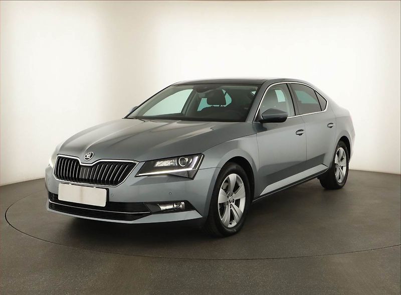 Škoda Superb (2017) 1.8 TSI, Automat, Navi - fotka 2 z 18