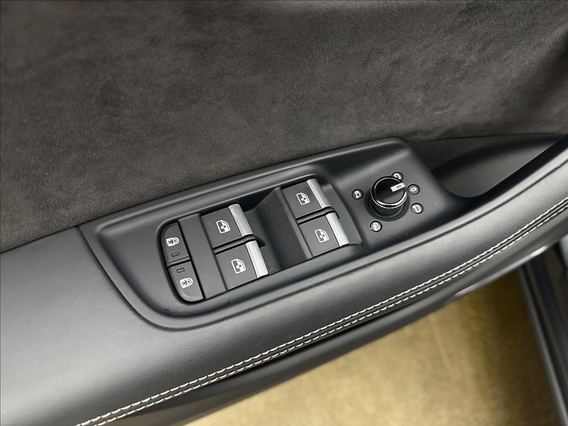 Audi Q8 3,0 S-LINE ZÁRUKA HUD B&O TZ - fotka 39 z 52