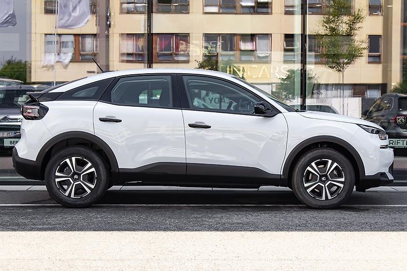 Citroën C4 (2026) 1,2 YOU Hybrid 110k Automat - fotka 4 z 17
