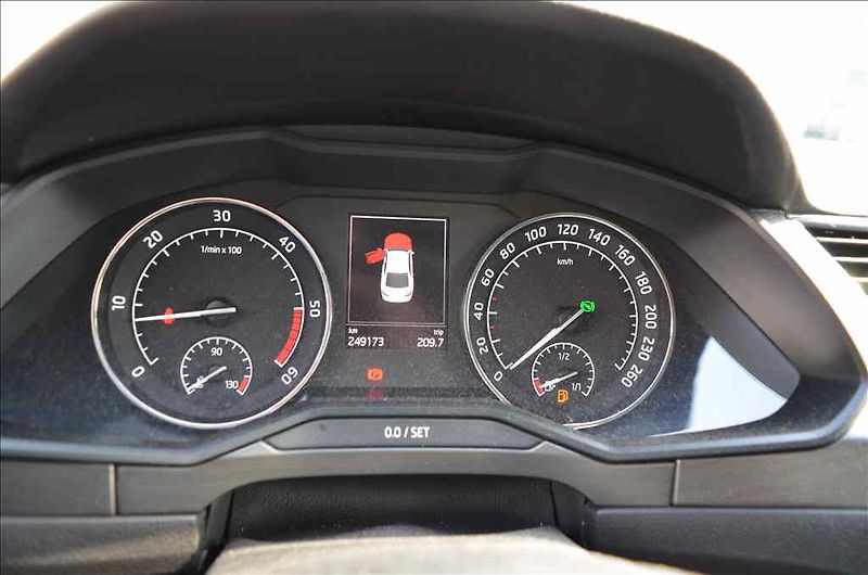 Škoda Superb (2016) III. 2,0 TDI DSG - fotka 14 z 20
