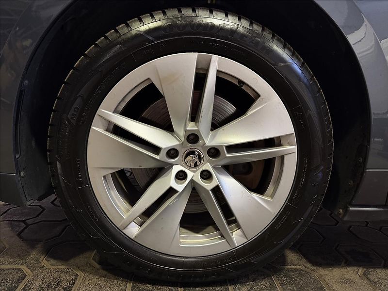 Škoda Enyaq IV80 150kW ACC TAŽNÉ TČ 2XALU - fotka 38 z 42