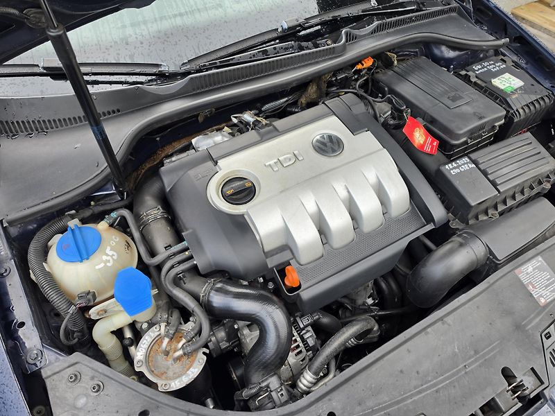 Volkswagen Golf 1.9 TDI 77Kw  - fotka 19 z 27
