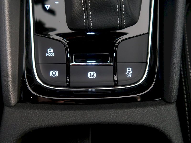 Škoda Karoq (2026) SPORTLINE 1.5TSI 110KW DSG - fotka 34 z 43