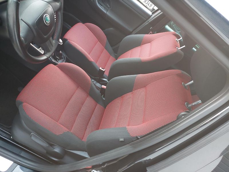 Škoda Fabia (2012) Monte Carlo 1,2TSi Zadáno!! - fotka 17 z 35