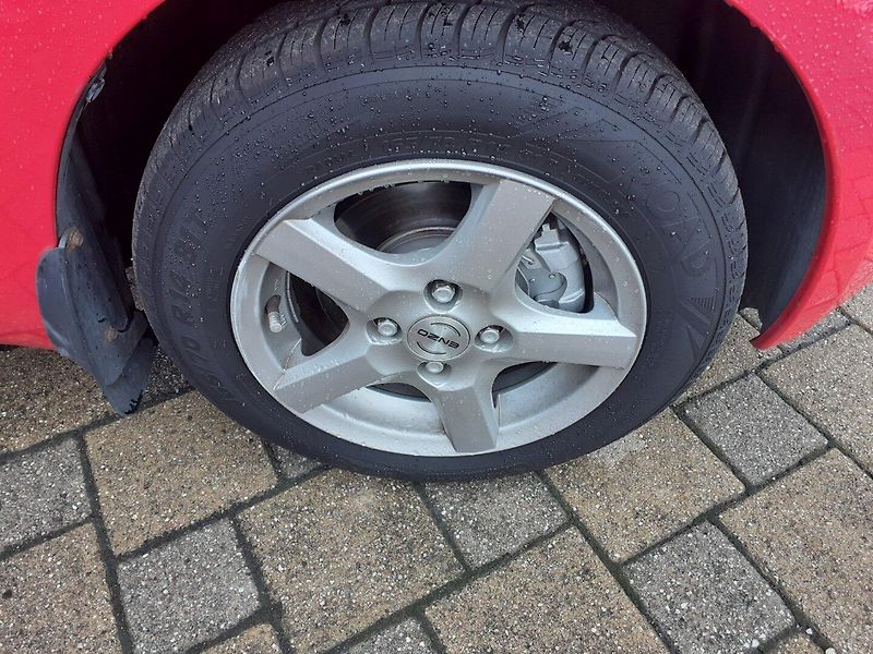 Toyota Yaris (2008) 1.3 i KLIMA ČR - fotka 18 z 27