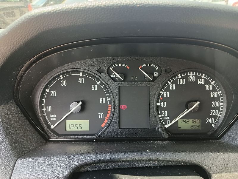 Škoda Fabia 1.4 16V  Elegance - fotka 13 z 28