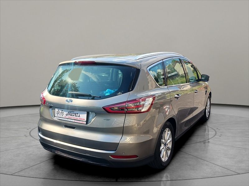 Ford S-MAX 2,0 Titanium 110 kW PowerShift - fotka 7 z 39