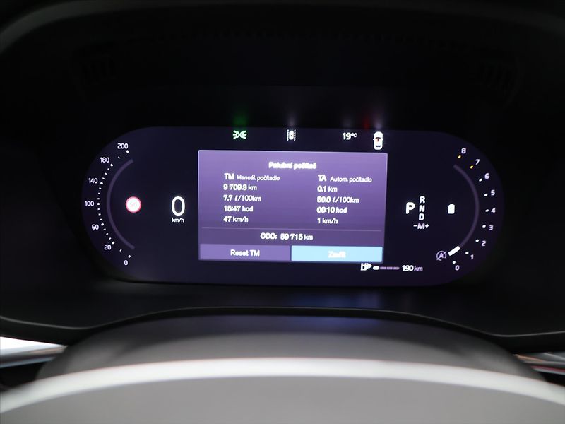 Volvo XC60 2,0 B5 AWD Plus Black Ed. AT - fotka 16 z 31