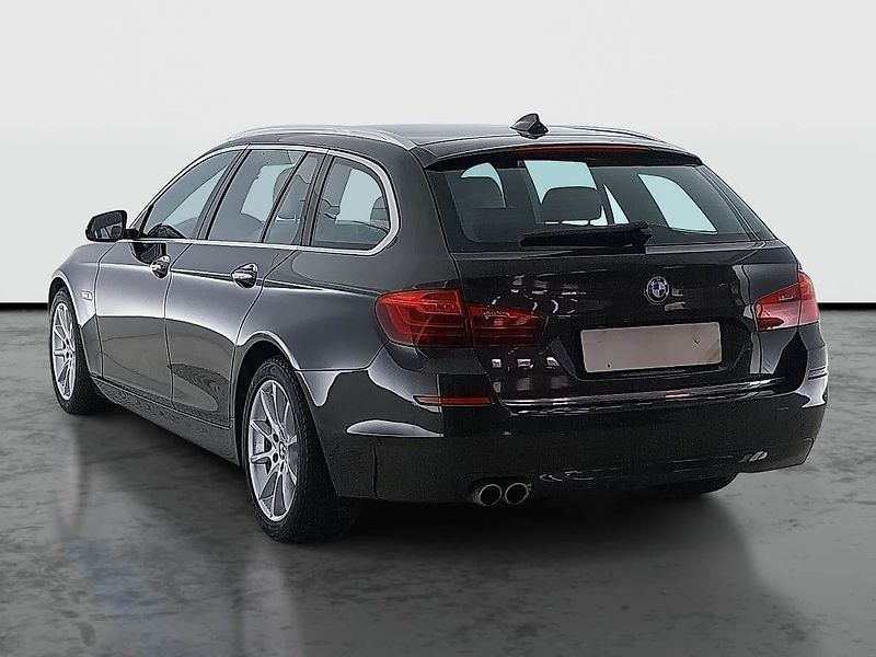 BMW Řada 5 (2015) Luxury Line 518d, Automat - fotka 4 z 23