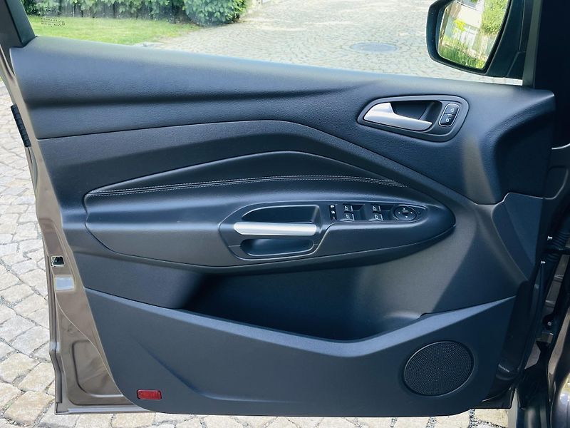 Ford Grand C-MAX 2.0TDCi MAN TAŽNÉ 1MAJITEL - fotka 34 z 50