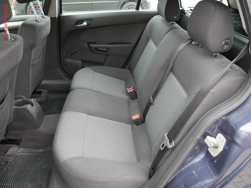 Opel Astra (2007) 1.7 CDTi, AC, STK4/28 - fotka 10 z 15