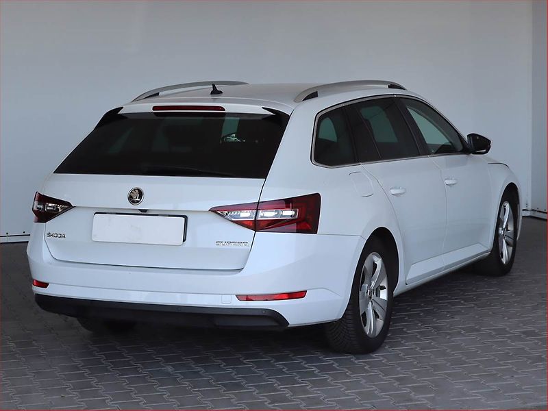Škoda Superb (2018) 2.0 TDI - fotka 5 z 25