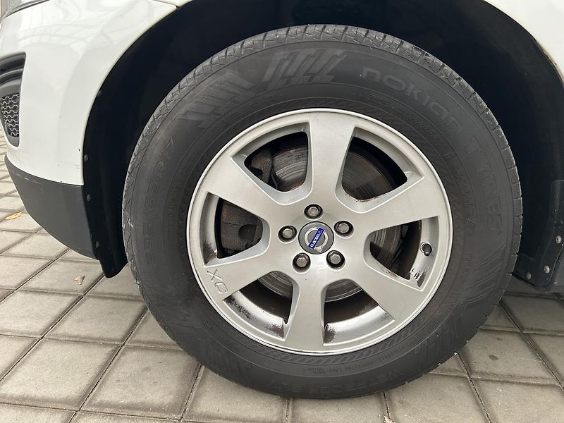Volvo XC60 2.4 D4 4x4 Momentum - fotka 25 z 25
