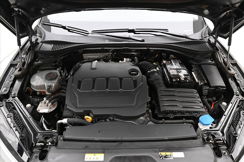 Škoda Superb 2,0 TDI 147 kW DSG STYLE Záruk - fotka 9 z 33