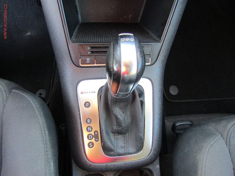 Volkswagen Tiguan (2011) 2.0TDi 4x4, ČR, Klima - fotka 15 z 17